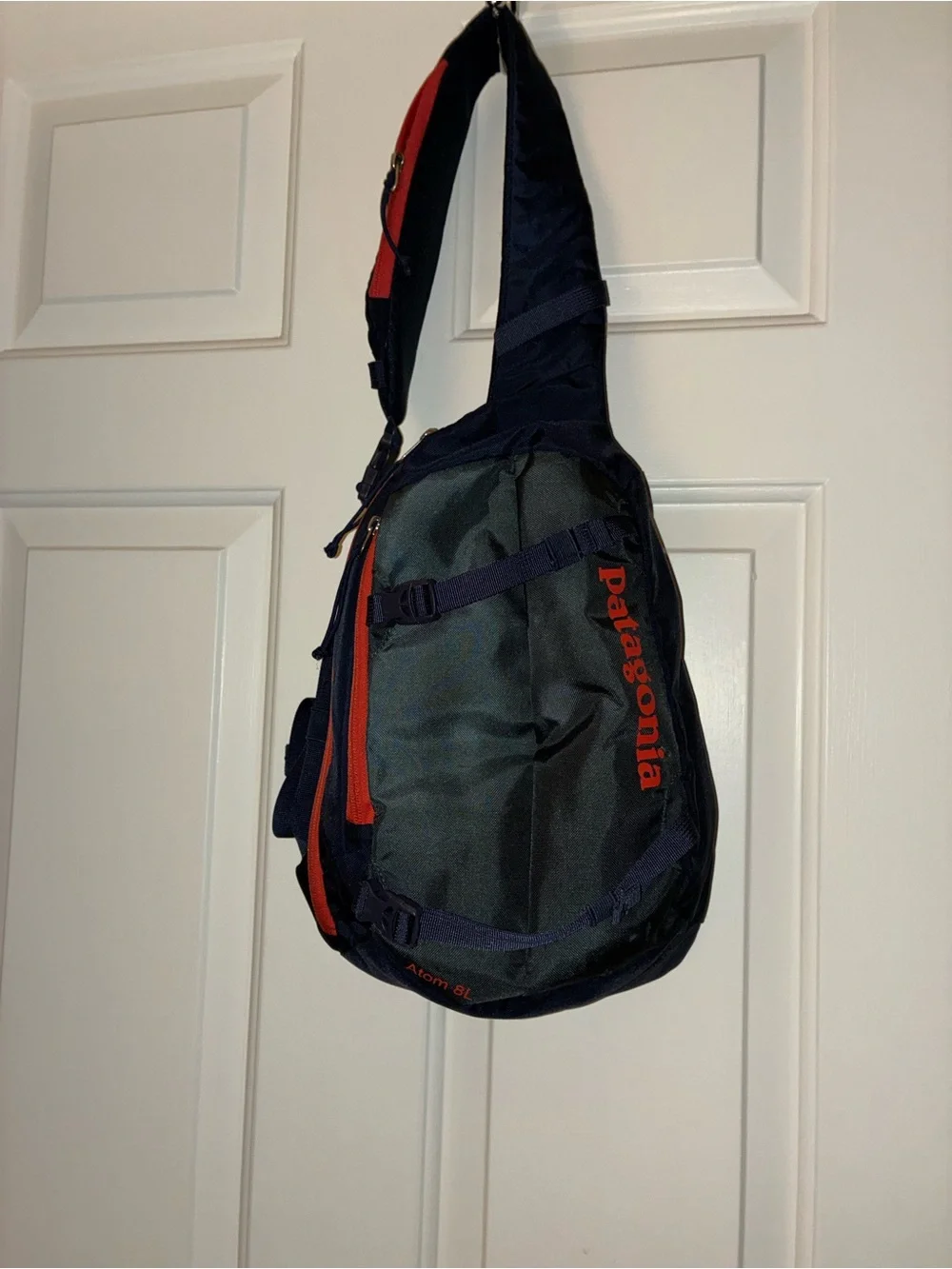 Patagonia Atom Sling 8L crossbody pack in a navy blue